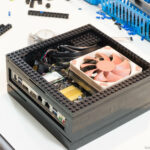 可以試著親手打造一台,「磚頭」組成 LEGO 電腦主機