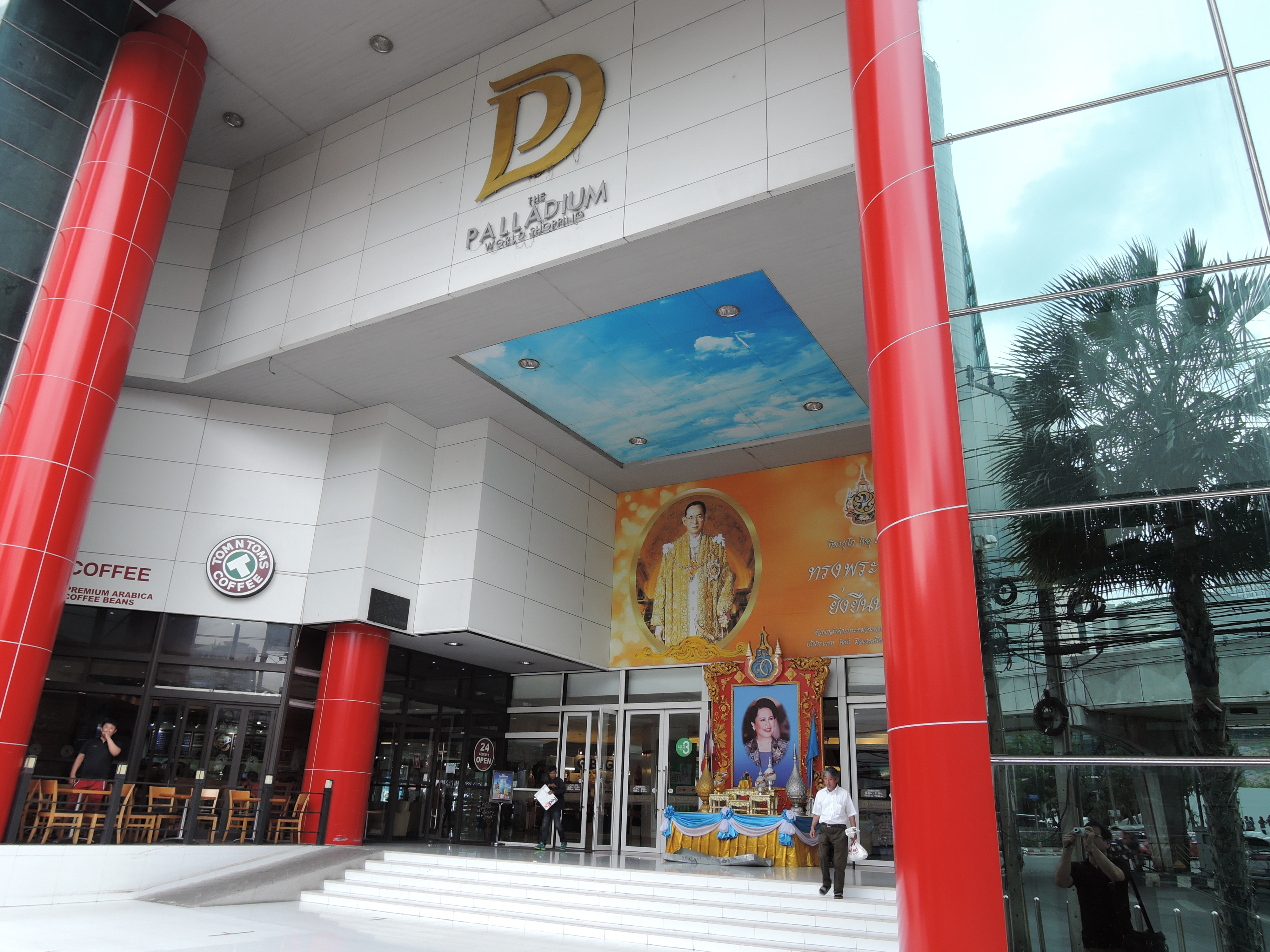 Palladium World Shopping Mall Bangkok picture