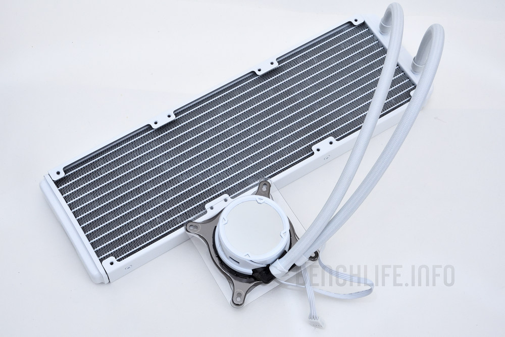 ASUS ROG Strix LC 360 RGB White Edition (4)