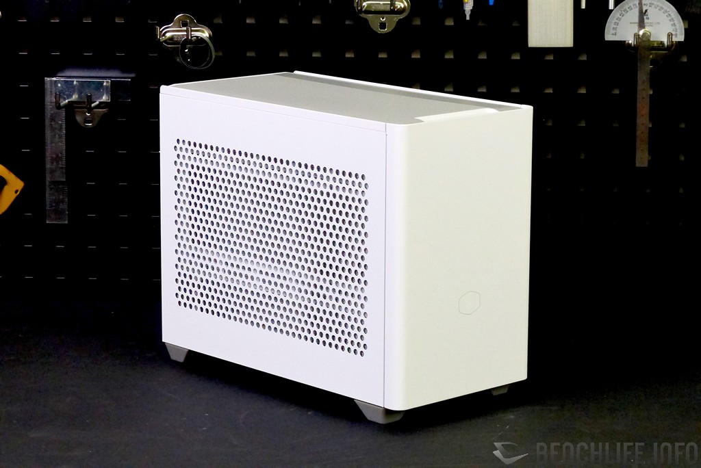 Cooler Master MasterBox NR200P with mesh side panel