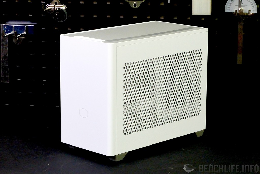 Cooler Master MasterBox NR200P with mesh side panel