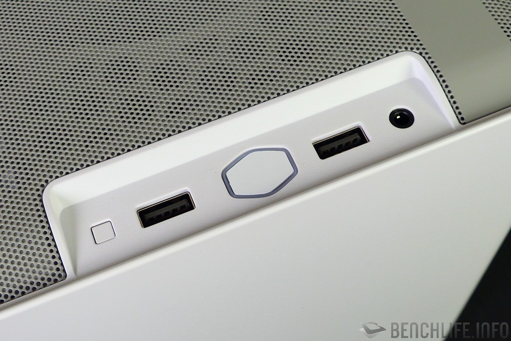 Cooler Master MasterBox NR200P front panel I/O