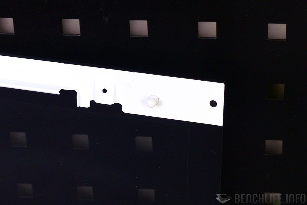 Cooler Master MasterBox latch