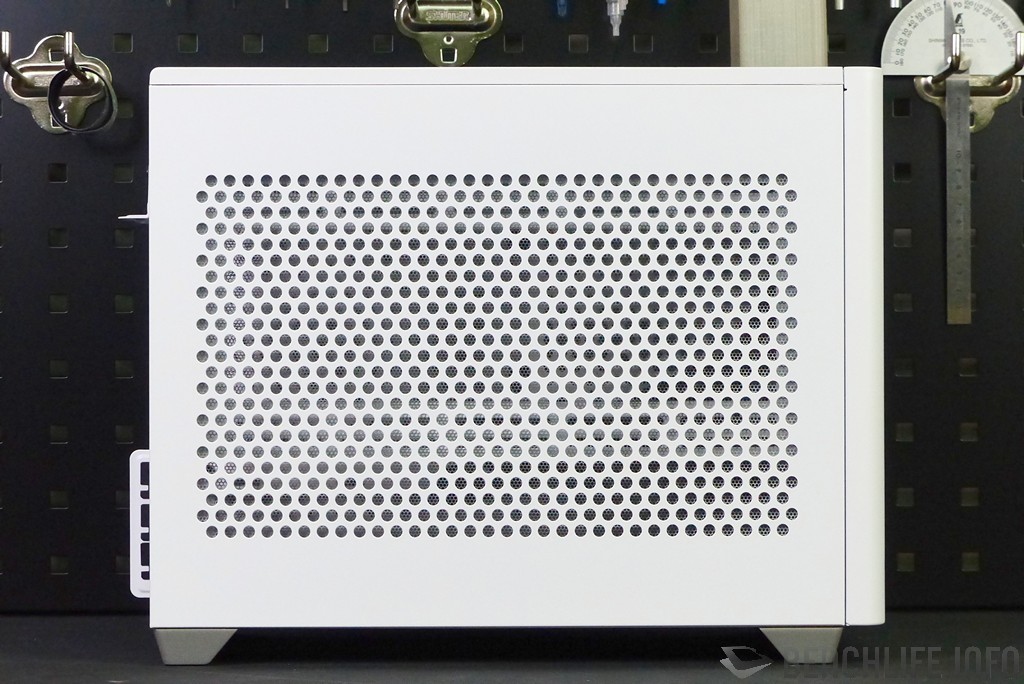 Cooler Master MasterBox side view with mesh side panel