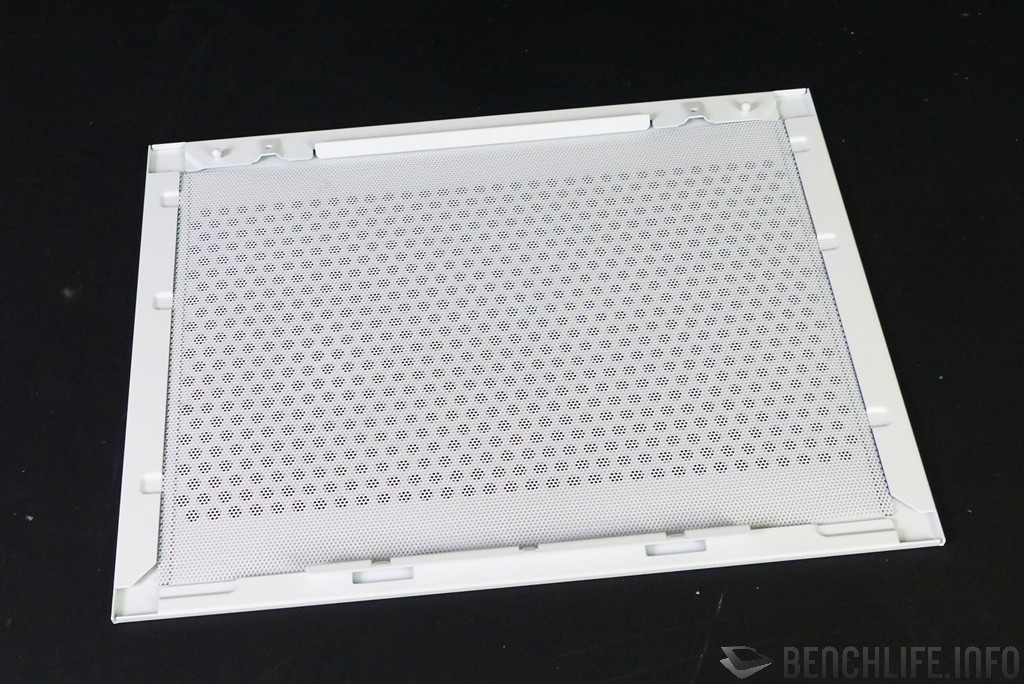 Cooler Master MasterBox mesh side panel with magnetic filter