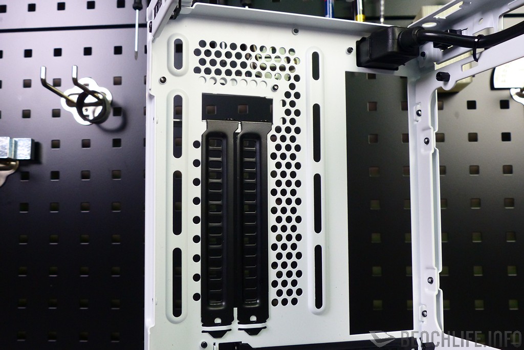 Cooler Master MasterBox NR200P graphics card vertical installation place