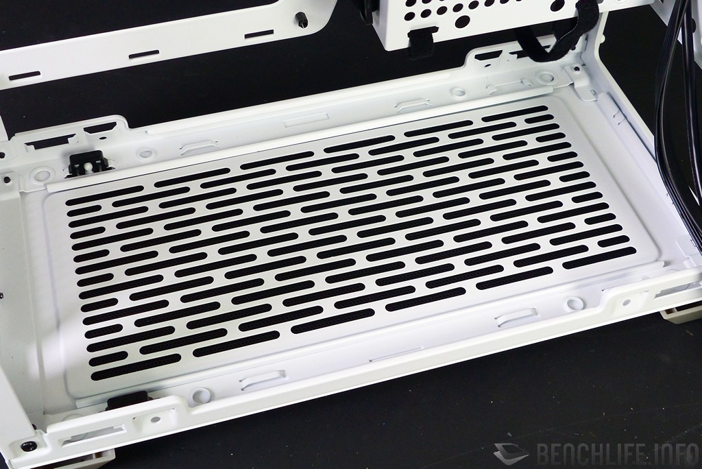 Cooler Master MasterBox NR200P bottom