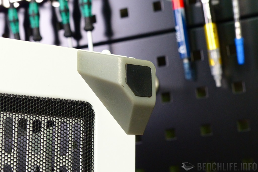 Cooler Master MasterBox NR200P feet