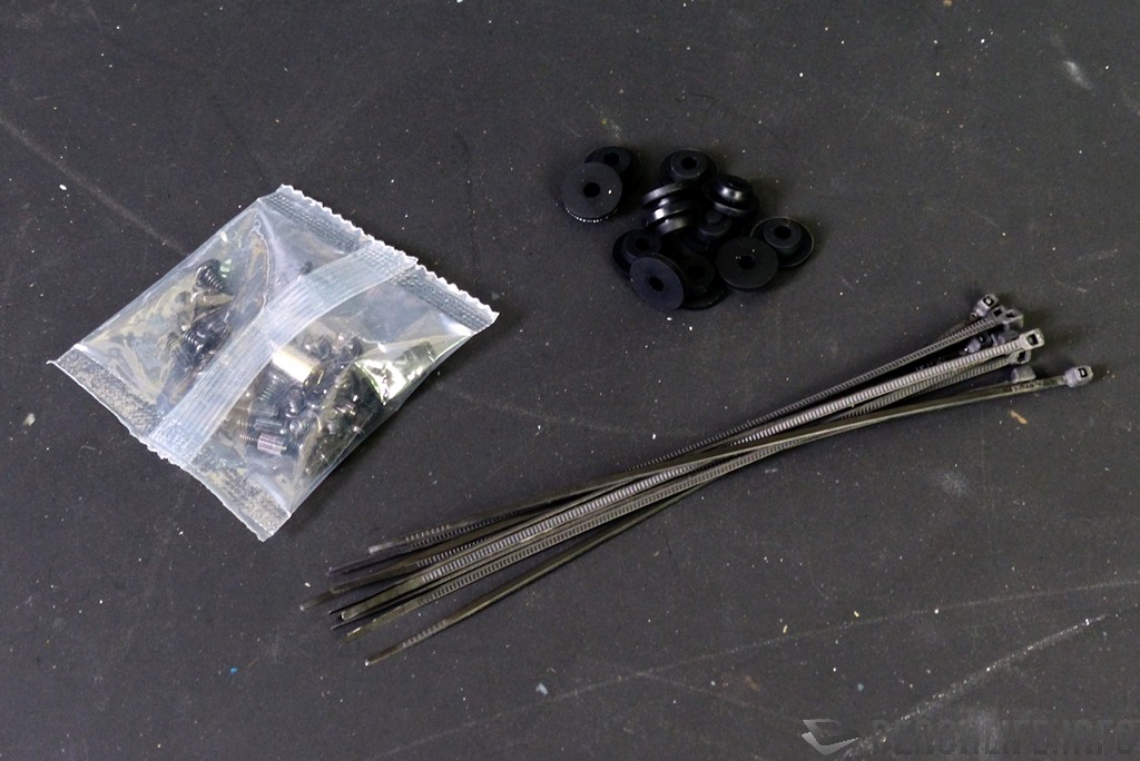 Cooler Master MasterBox NR200P screws, HDD dampers, wires