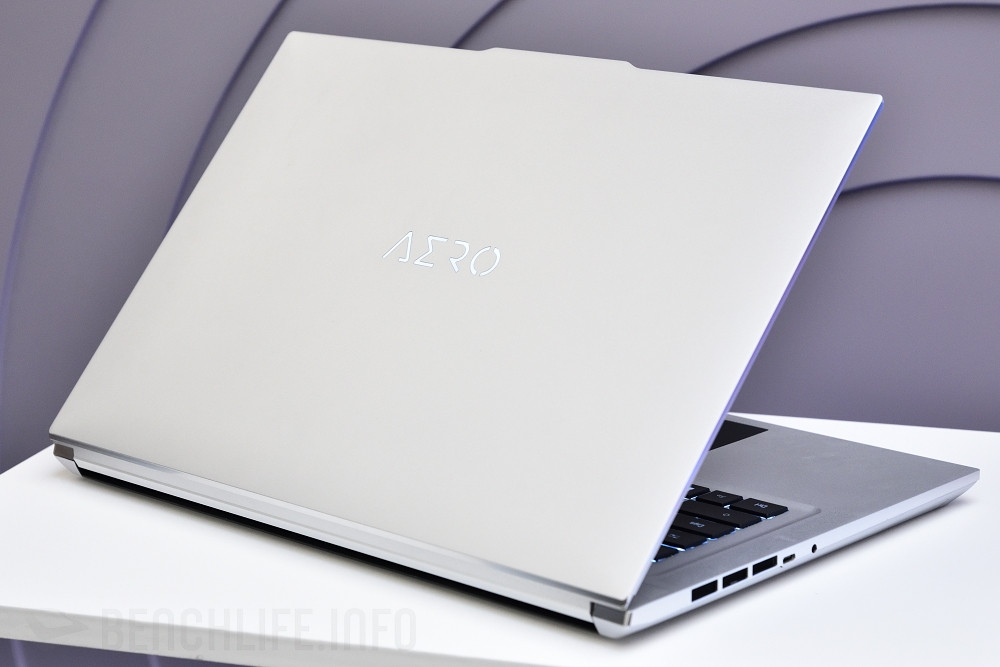 GIGABYTE AERO 15 (2)