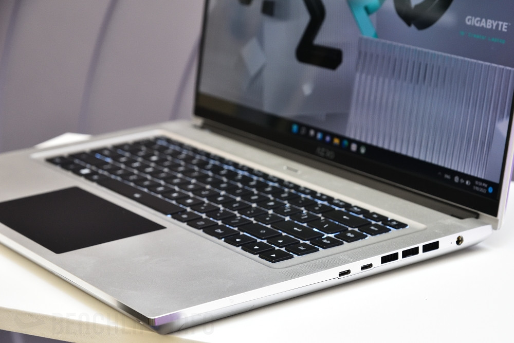 GIGABYTE AERO 15 (4)