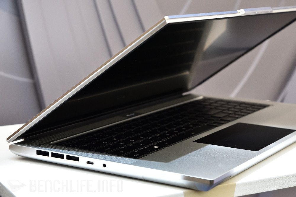 GIGABYTE AERO 17 (3)