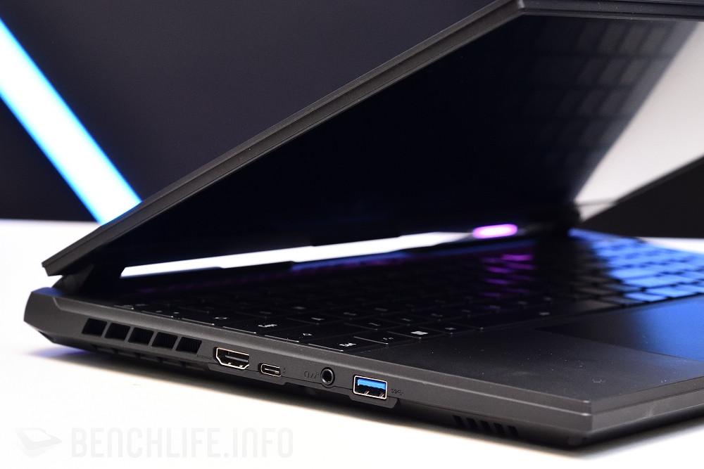 GIGABYTE AORUS 15 (1)