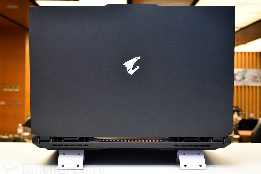 GIGABYTE AORUS 15 (4)