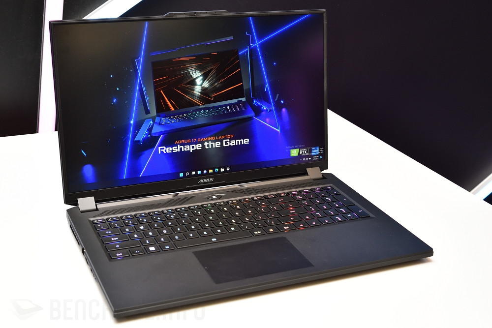 GIGABYTE AORUS 17 (1)