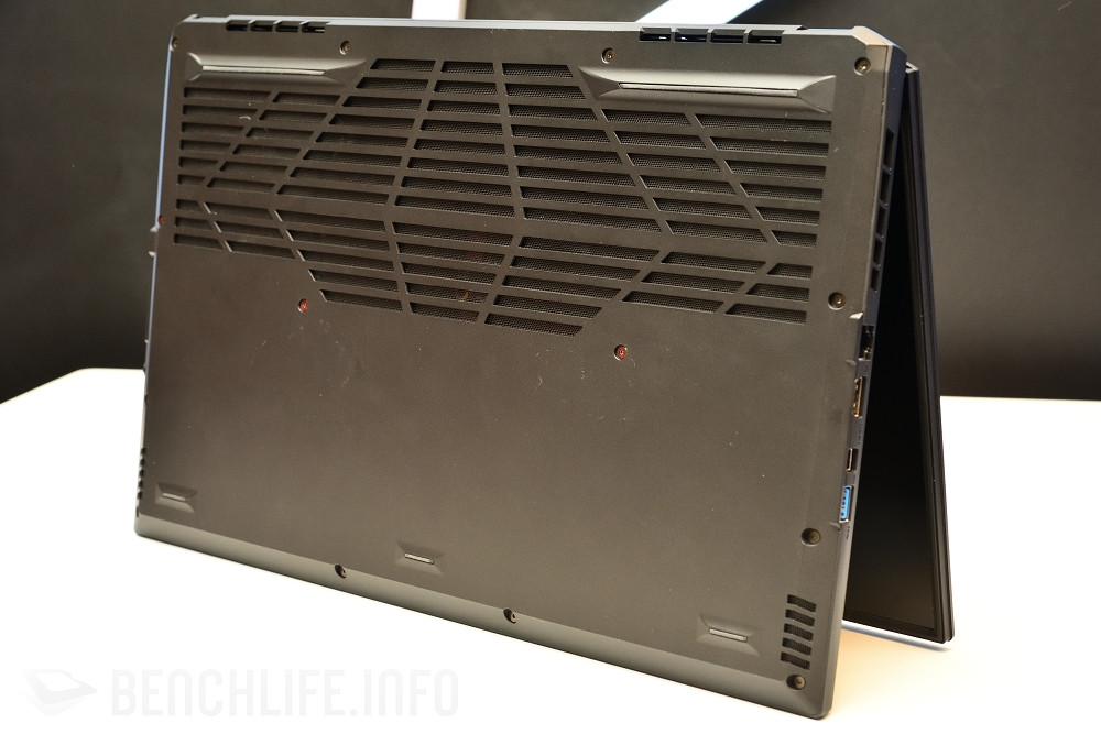 GIGABYTE AORUS 17 (4)