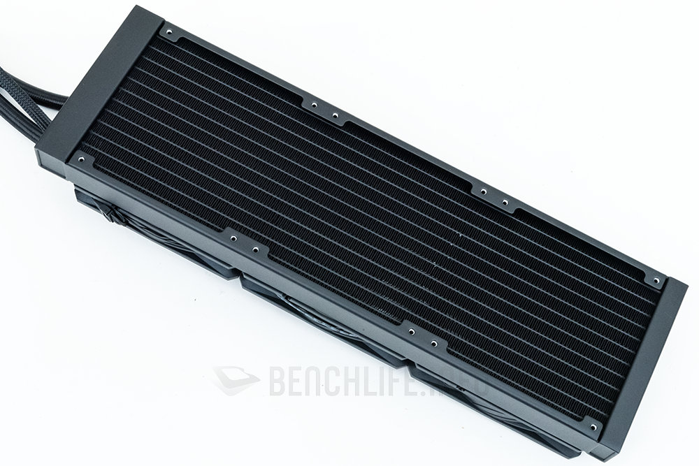 MSI MAG CoreLiquid I360 (8)